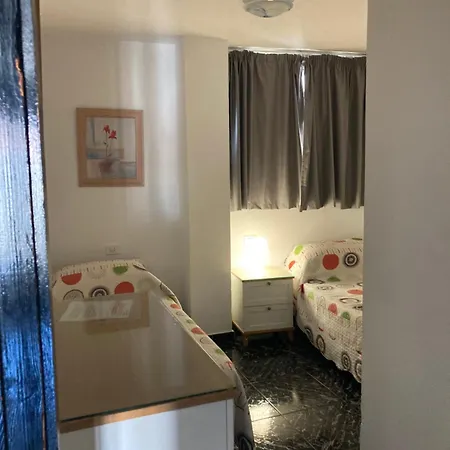 2-bed - Sleeps 5 - Outdoor Pool Appartement