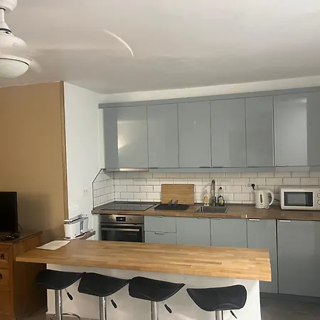 Апартаменты Arona 2-Bed Apt Sleeps 5 With Pool & Parking Арона
