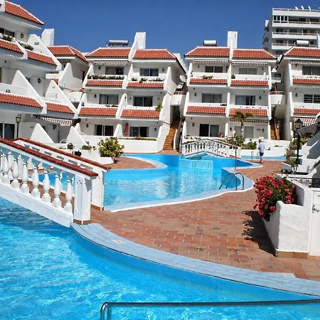2-bed Sleeps 5 With Pool & Parking