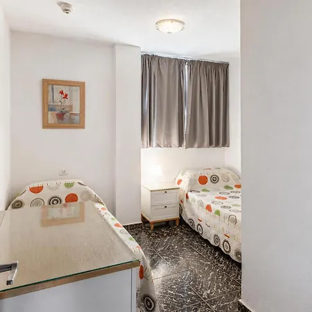 Apartment 2-bed Sleeps 5 With Pool & Parking