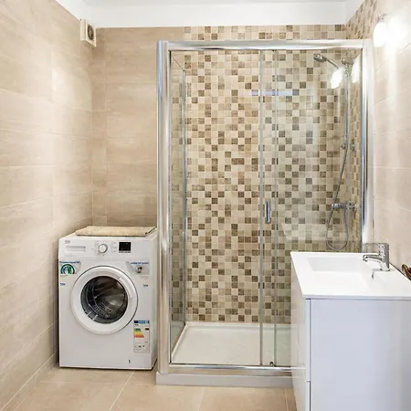 2-bed Sleeps 5 With Pool & Parking Apartamento