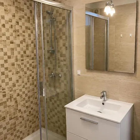 Apartamento 2-bed Sleeps 5 With Pool & Parking *