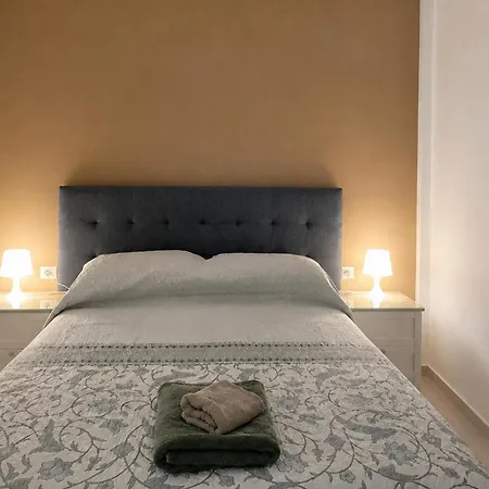 Apartment 2-bed Sleeps 5 With Pool & Parking *