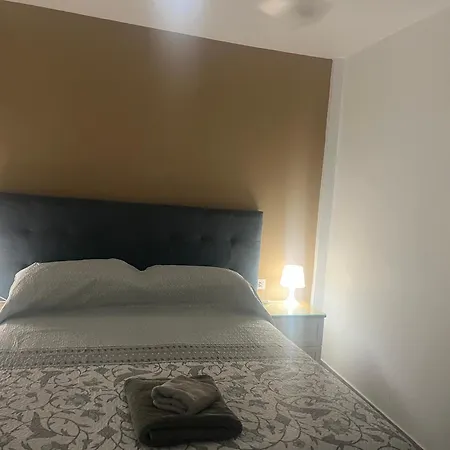 2-bed - Sleeps 5 - Outdoor Pool